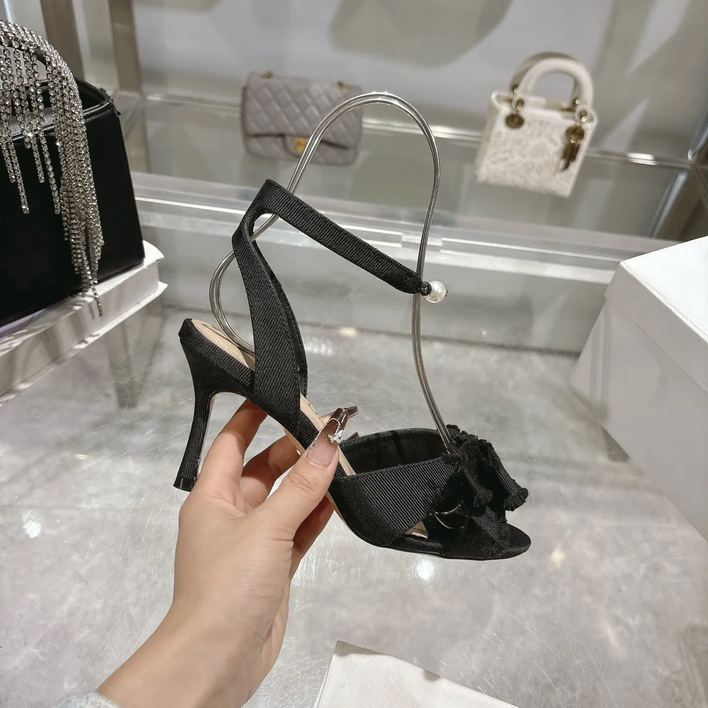 👟👟Ex-factory price 520👟👟 🎆Fringed webbing women's shoes Dior Dior 2024 spring and summer catwalk new Adiorble women's shoes CD star's same fashion tassel bow square head pearl letter logo hardware buckle high-heeled hollow sandals The top high-end version on the market Upper: original customized tassel grosgrain Lining: sheepskin lining foot pad Outsole: Italian leather outsole Heel height: 8.5cm Size: 34-41 (34.40.41. Customization is non-refundable)